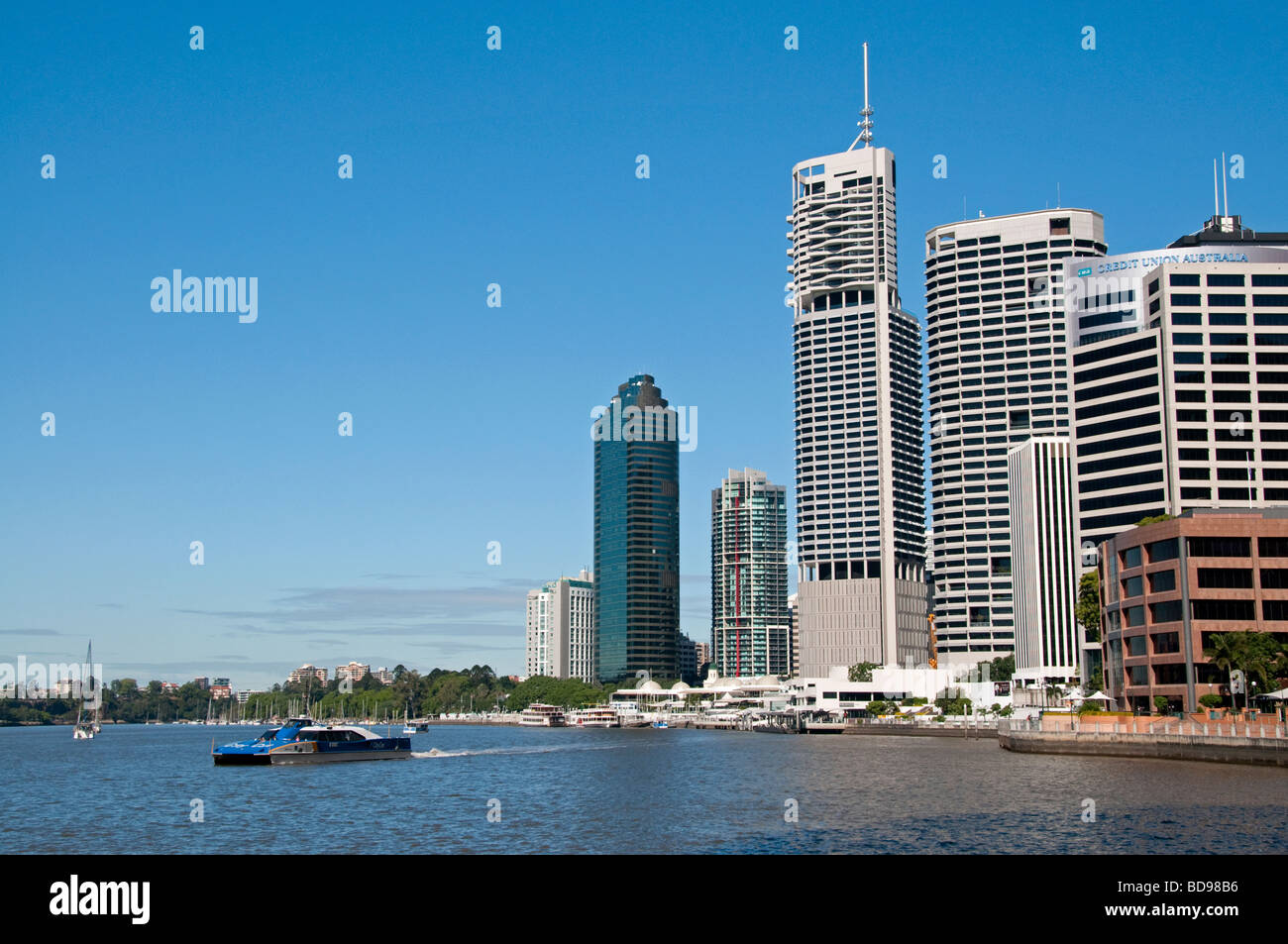 Stadt-Katze-Passagier-Fähre überqueren den Brisbane River in Brisbane, Australien Stockfoto