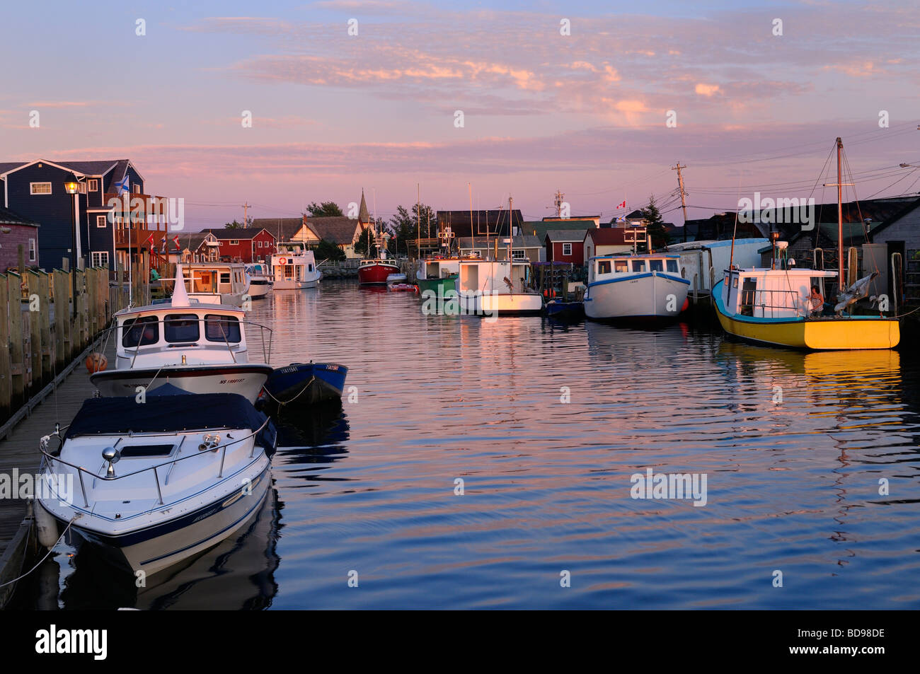 Red Sunset Glow am crick oder Fishermans Cove östlichen Passage Halifax Nova Scotia Stockfoto