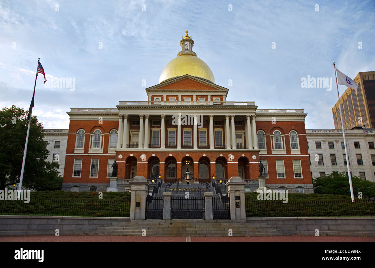 Befindet sich auf dem BEACON HILL enthält das MASSACHUSETTS STATE HOUSE, der Gesetzgeber und Gouverneure Residenz BOSTON, MASSACHUSETTS Stockfoto