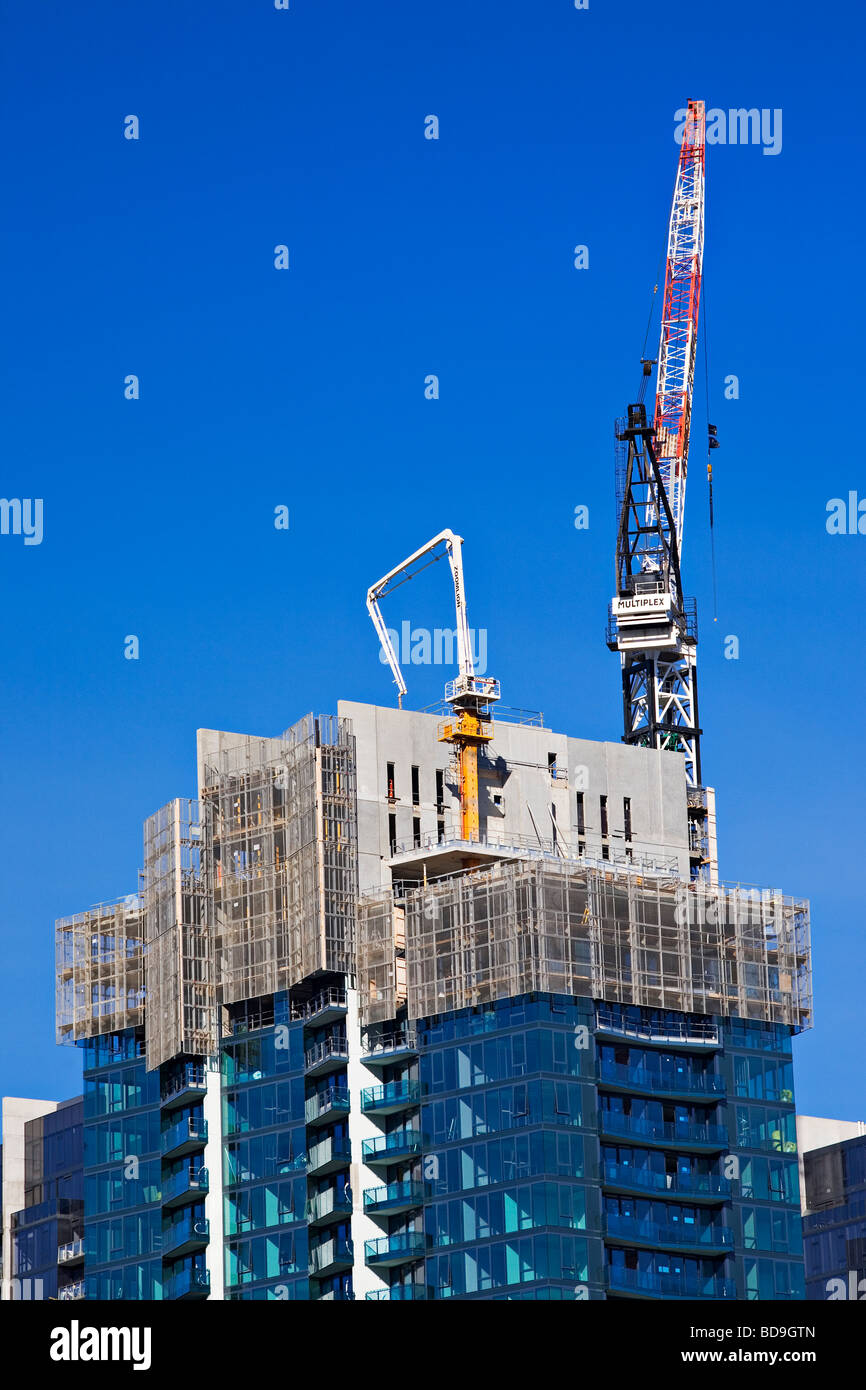 Bauindustrie / ist ein modernes Apartment-Gebäude in Melbourne Victoria Australien gebaut. Stockfoto