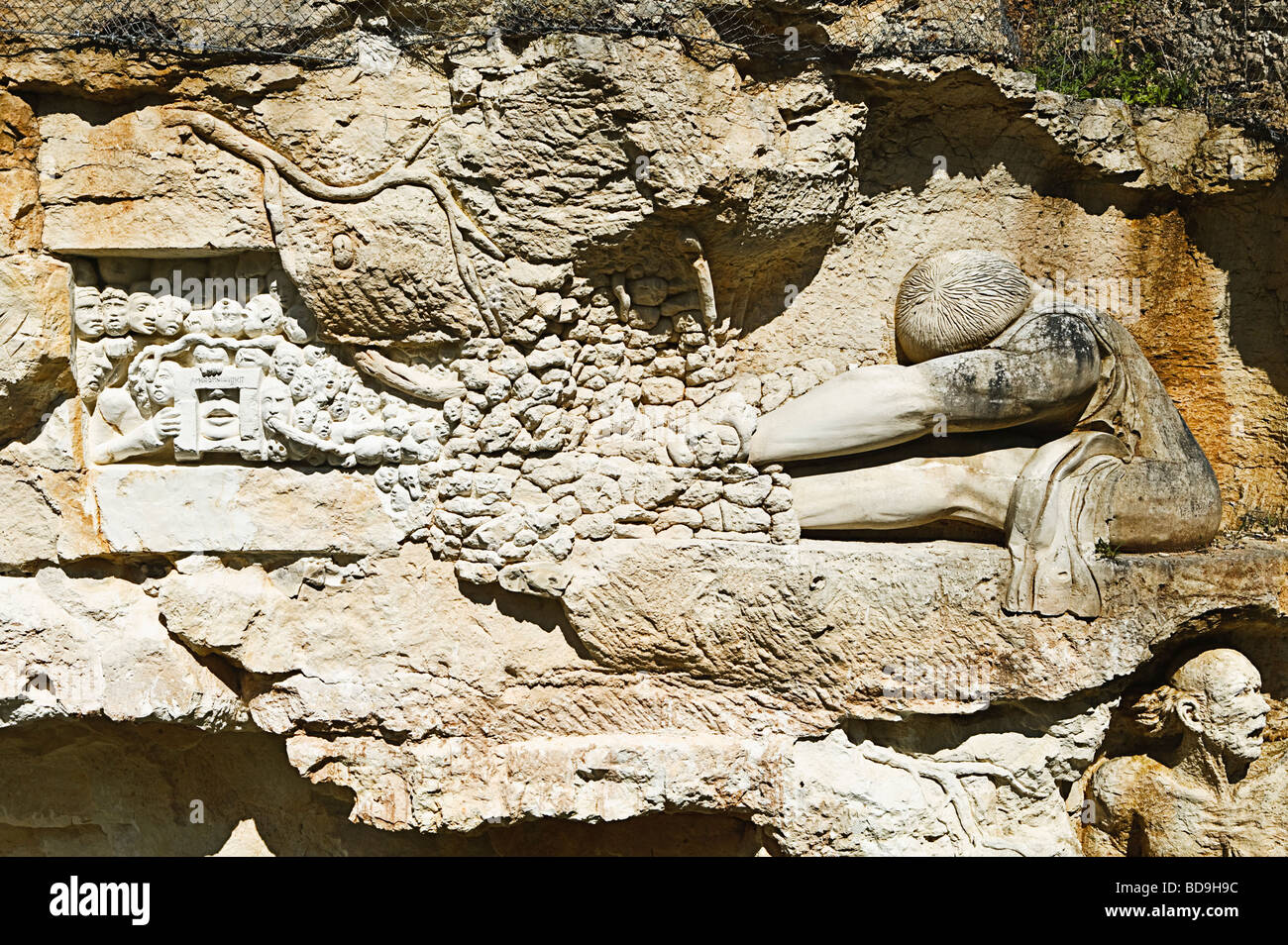 Hochrelief-Skulptur als Symbol für Tod im Grazannes Steinbruch von [Gerard Pellini] Stockfoto