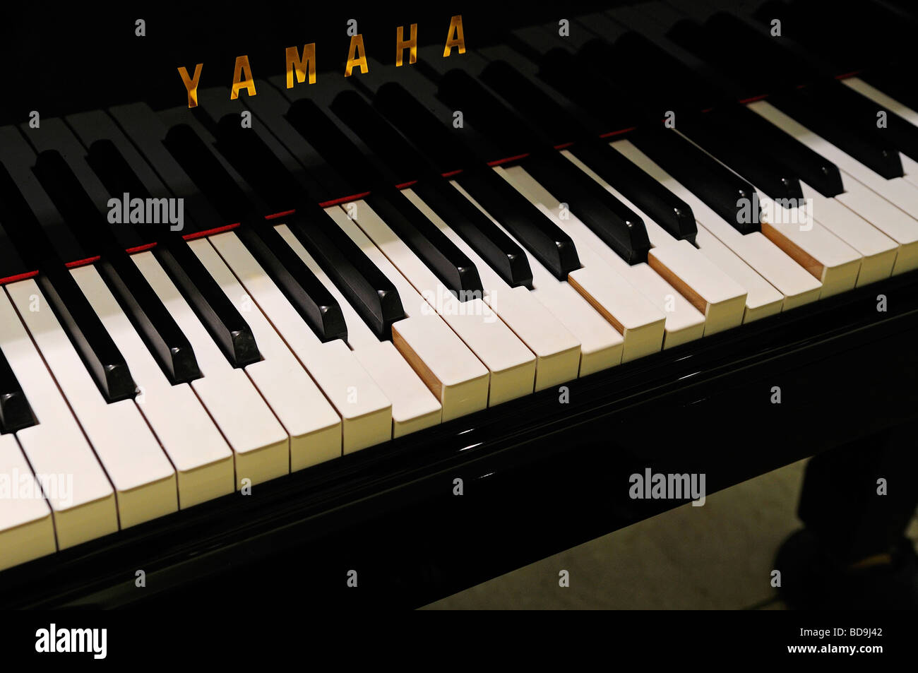 Yamaha Klavier-Tastatur gedrückt Stockfoto