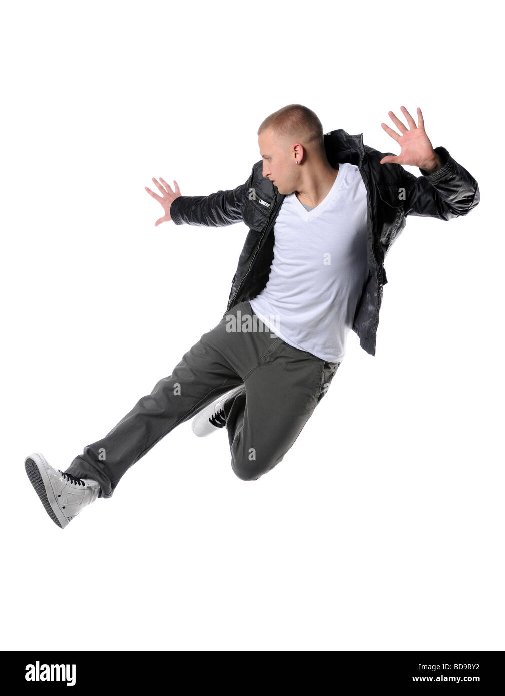 Hip-Hop-Mann springt über weißen isoliert Stockfoto