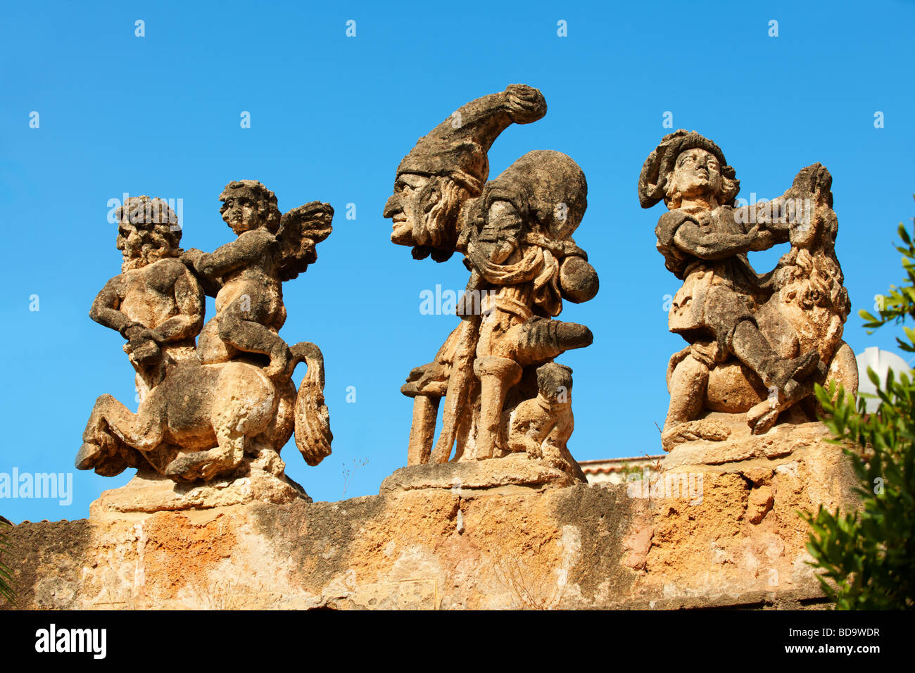 Barocke Charakter Studie Statuen aus den Wänden der Villa Palagonia Bagheria Sizilien. Auch bekannt als die Villa der Monster Stockfoto