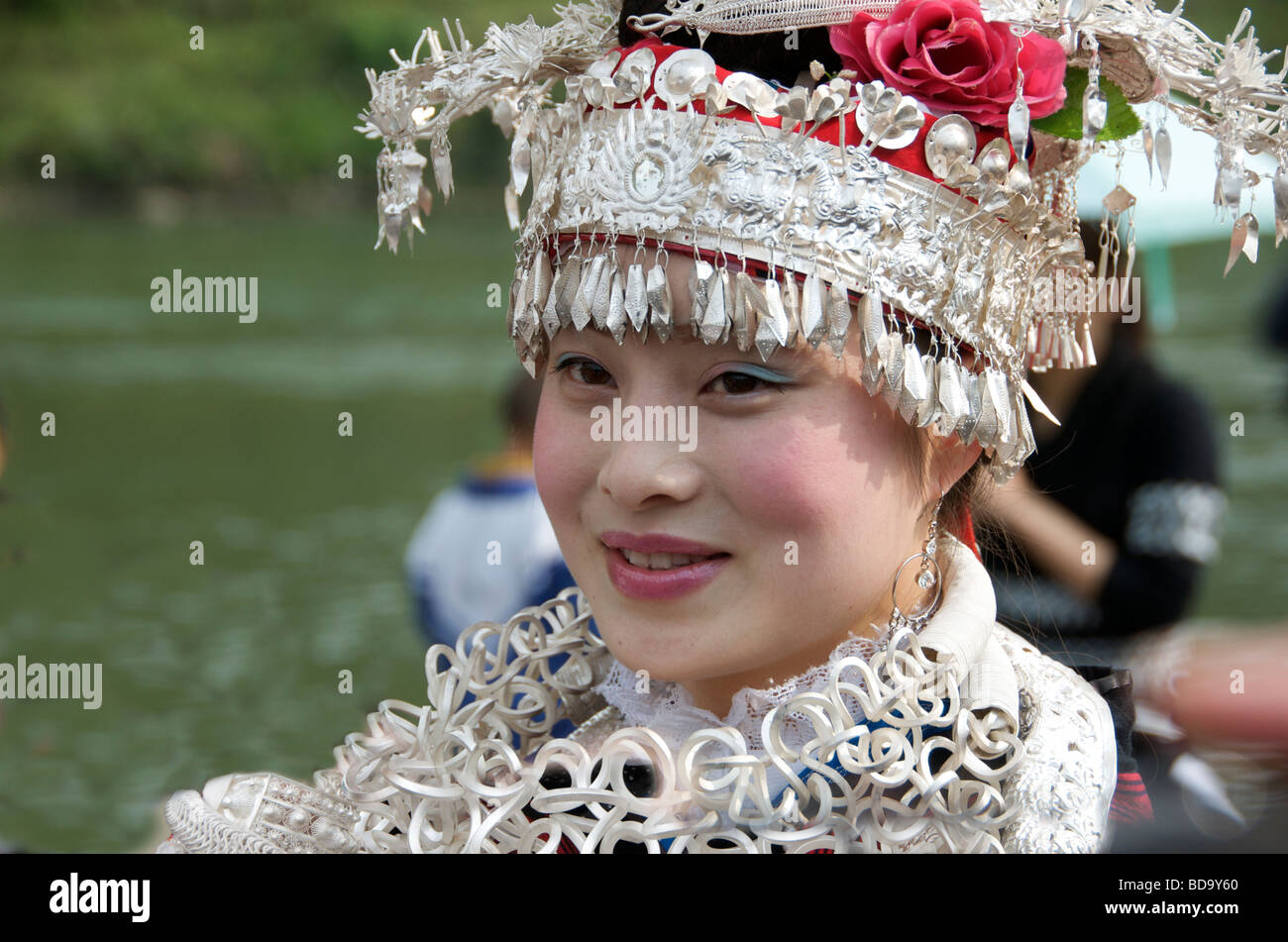 Miao Mädchen beim Drum Festival Shidong Guizhou Provinz China hautnah Stockfoto