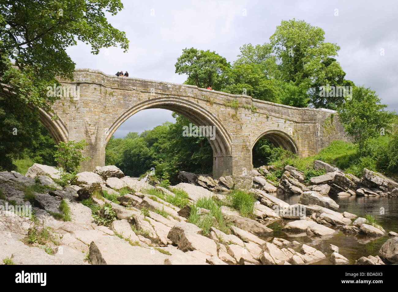 Teufels-Brücke über den Fluss Lune aus rund 1370 Kirby Lonsdale Seenplatte Cumbria England Stockfoto