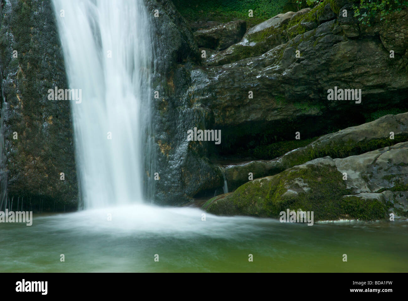 Janets Foss, ein kleiner Wasserfall in der Nähe von Malham, Yorkshire Dales National Park, North Yorkshire, England UK Stockfoto