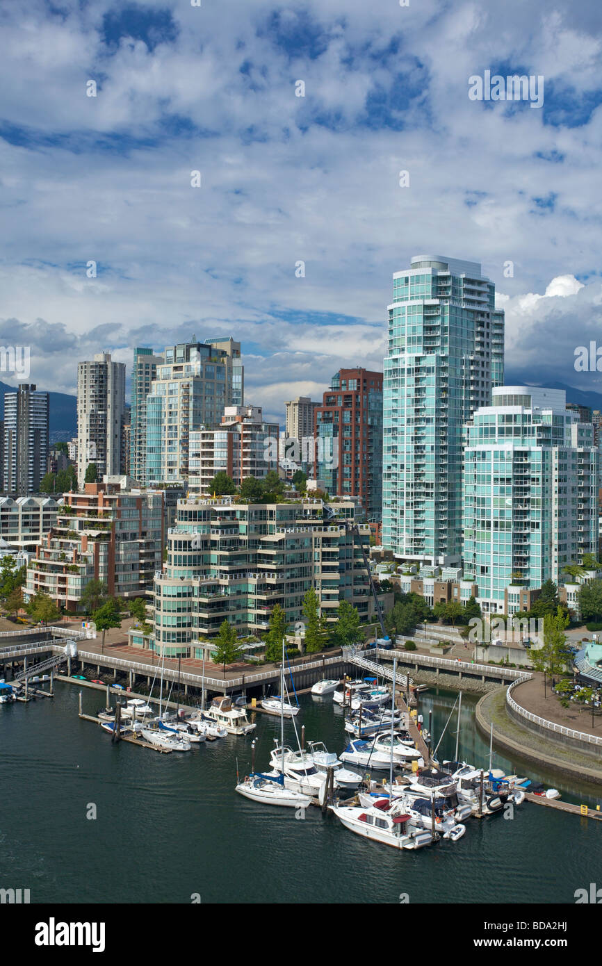 Skyline von Vancouver und False Creek Eigentumswohnungen, Vancouver, Britisch-Kolumbien, Kanada Stockfoto