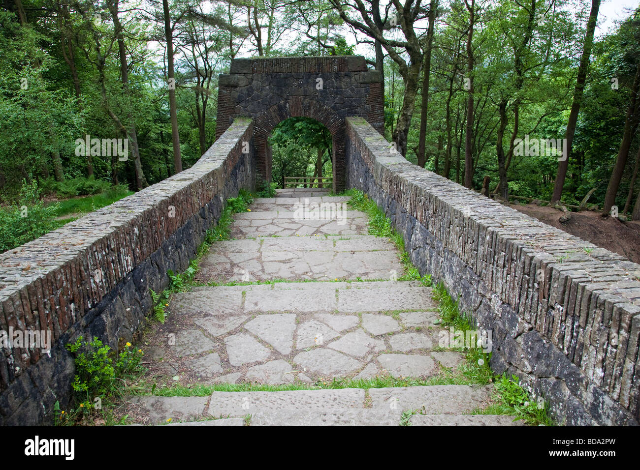 Sieben-Bogen-Brücke in Rivington terrassierten Gärten, Lancashire, UK Stockfoto
