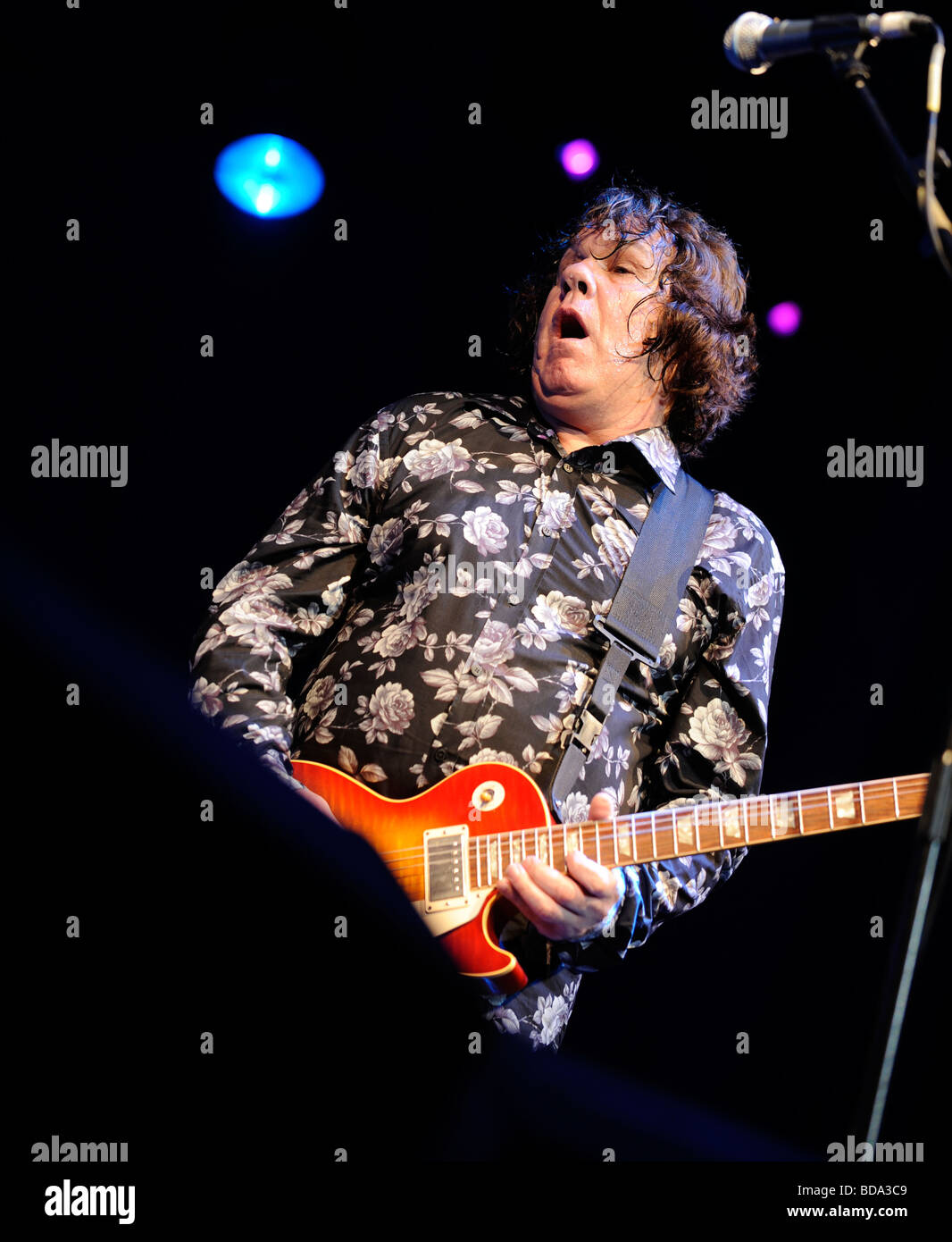 Gitarrist Gary Moore führt auf der Bühne die Stimmung von den Reben Festival in East Sussex, UK. Bild Jim Holden. Stockfoto