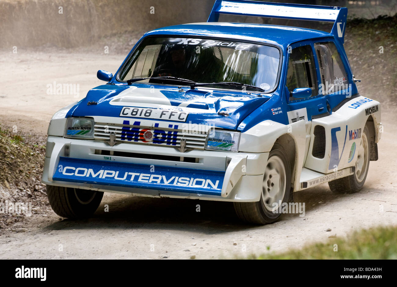 1986 MG Metro 6R4 mit 3-Liter-V6-Motor auf der Rallye-Bühne auf dem Goodwood Festival of Speed, Sussex, UK. Treiber Stuart Larbey. Stockfoto