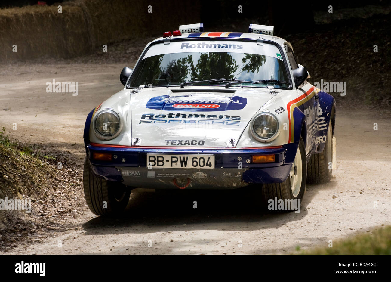 1984 Porsche 953 Paris-Dakar Rallyeauto 4wd beim Goodwood Festival of Speed, Sussex, UK. Fahrer: Wolf-Dieter Ihle Stockfoto