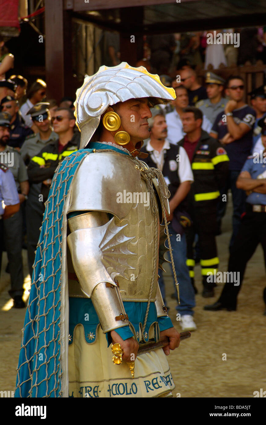 Ritter der Onda oder Welle Contrada - Siena Palio, eine zweimal jährliche Veranstaltung von Prunk und Pferderennen Stockfoto