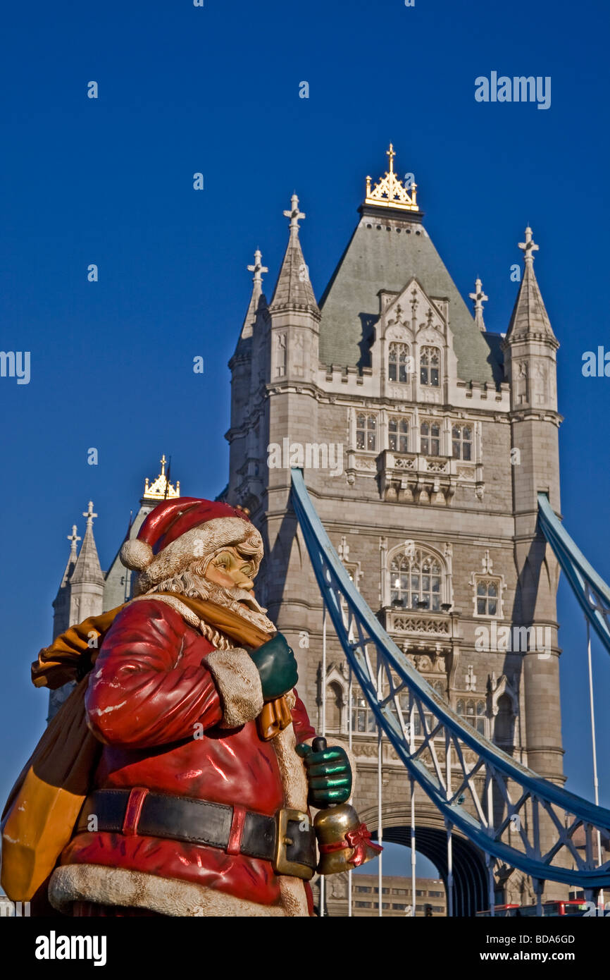 Londoner South Bank mit Tower Bridge Christmas Fair Dezember 2OO7 Stockfoto