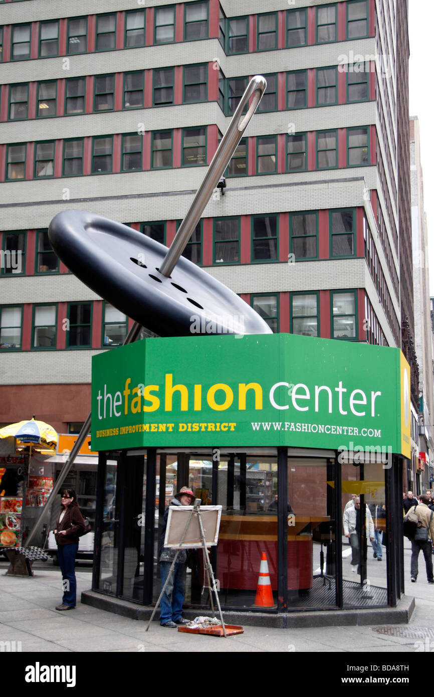 Die verschiedenen Eingang zum The Fashion Center Stockfoto