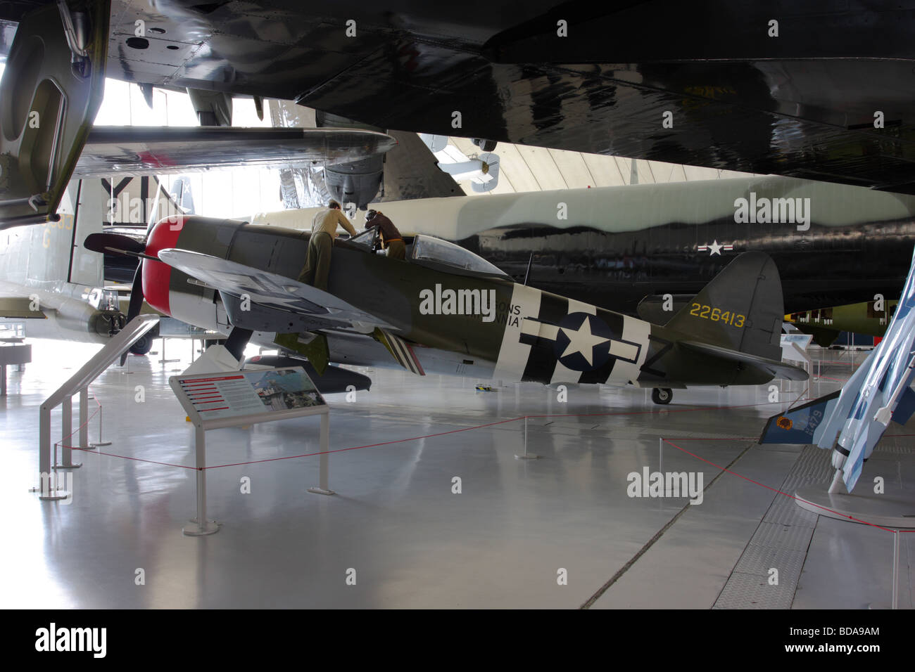 In der ständigen Ausstellung in der American Air Museum IWM Duxford, dieses schöne Beispiel der Republik P - 47D Thunderbolt Flugzeug. Stockfoto