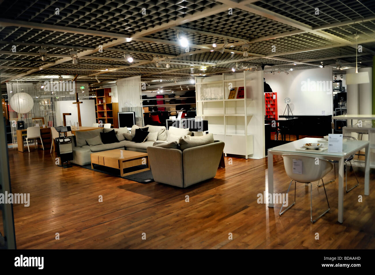 Paris Frankreich, Habitat Housewares Laden Sie im Einkaufszentrum 'Les Halles' 'Le Forum' Möbel aus, Inneneinrichtung auf dem Boden Stockfoto