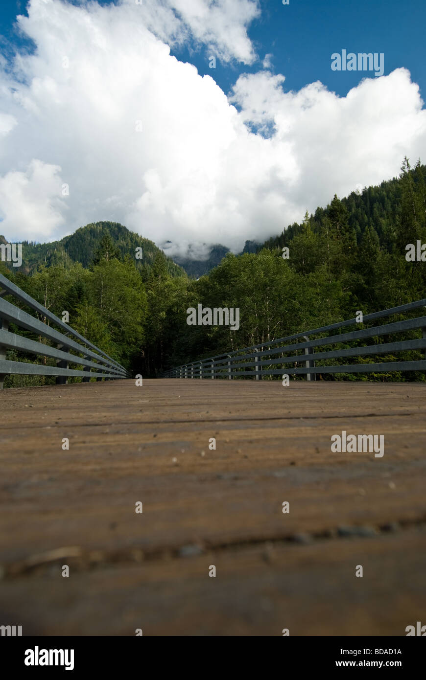 Brücke 56, S. Gabel des Flusses Stillaguamish führt zu der alten Stadt von Silverton, WA. Stockfoto