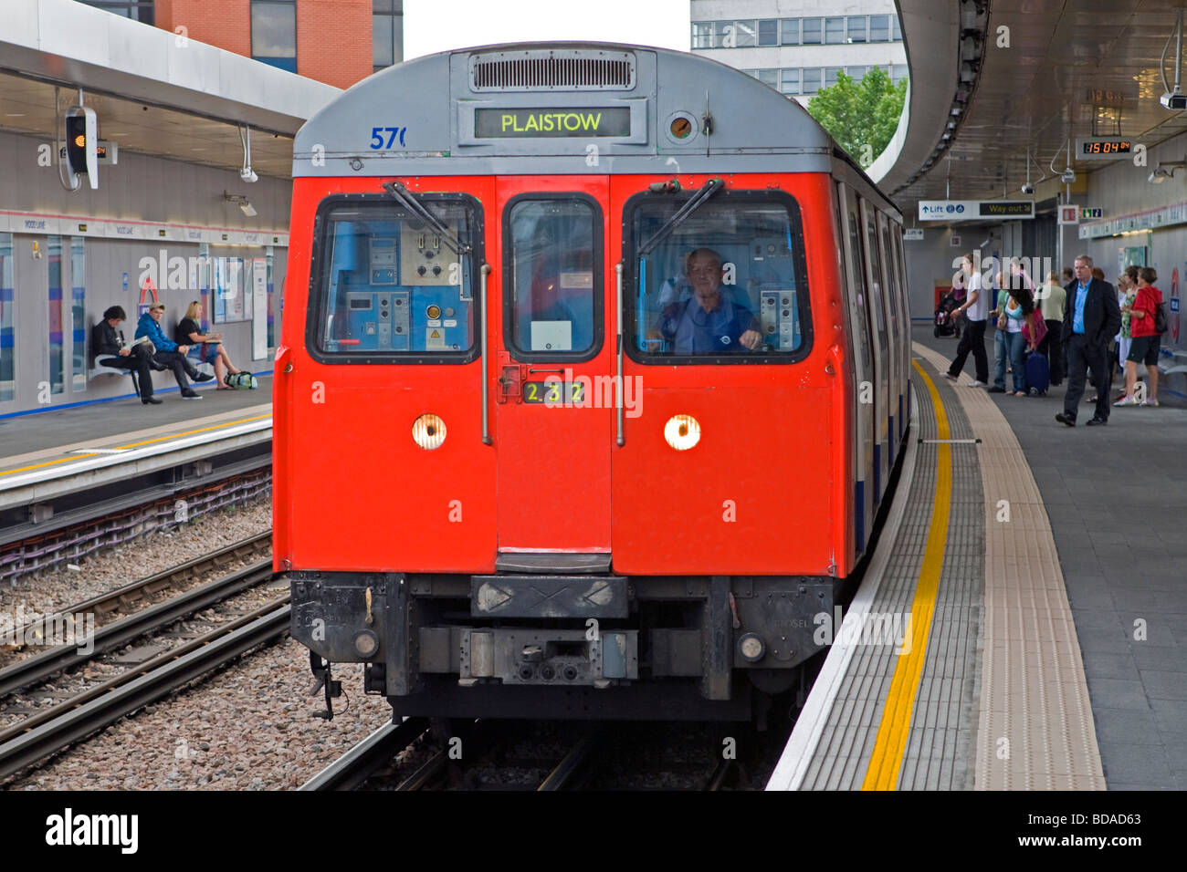 Londoner U-Bahn Wood Lane Station London England Großbritannien Samstag, 4. Juli 2009 Stockfoto