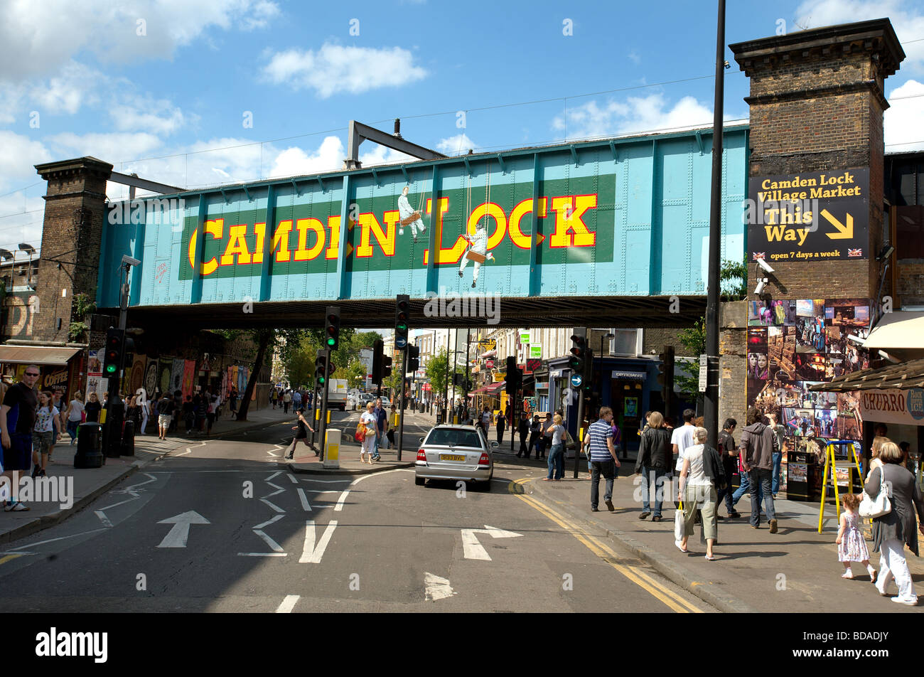 Camden Lock Eisenbahnbrücke in Camden Town, London. Stockfoto