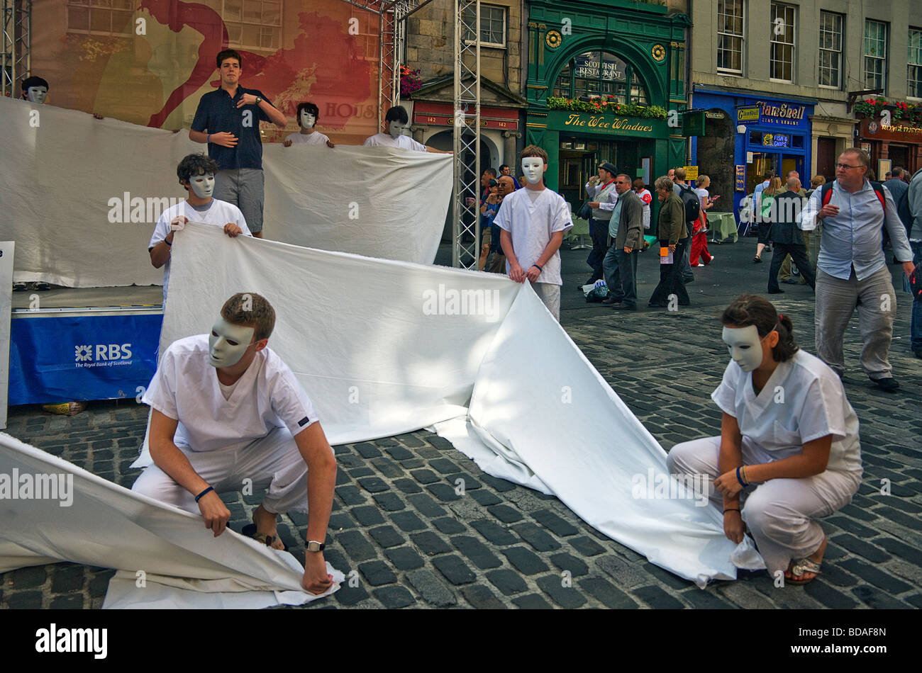 Edinburgh Festival Künstler, die auf der Straße. Stockfoto