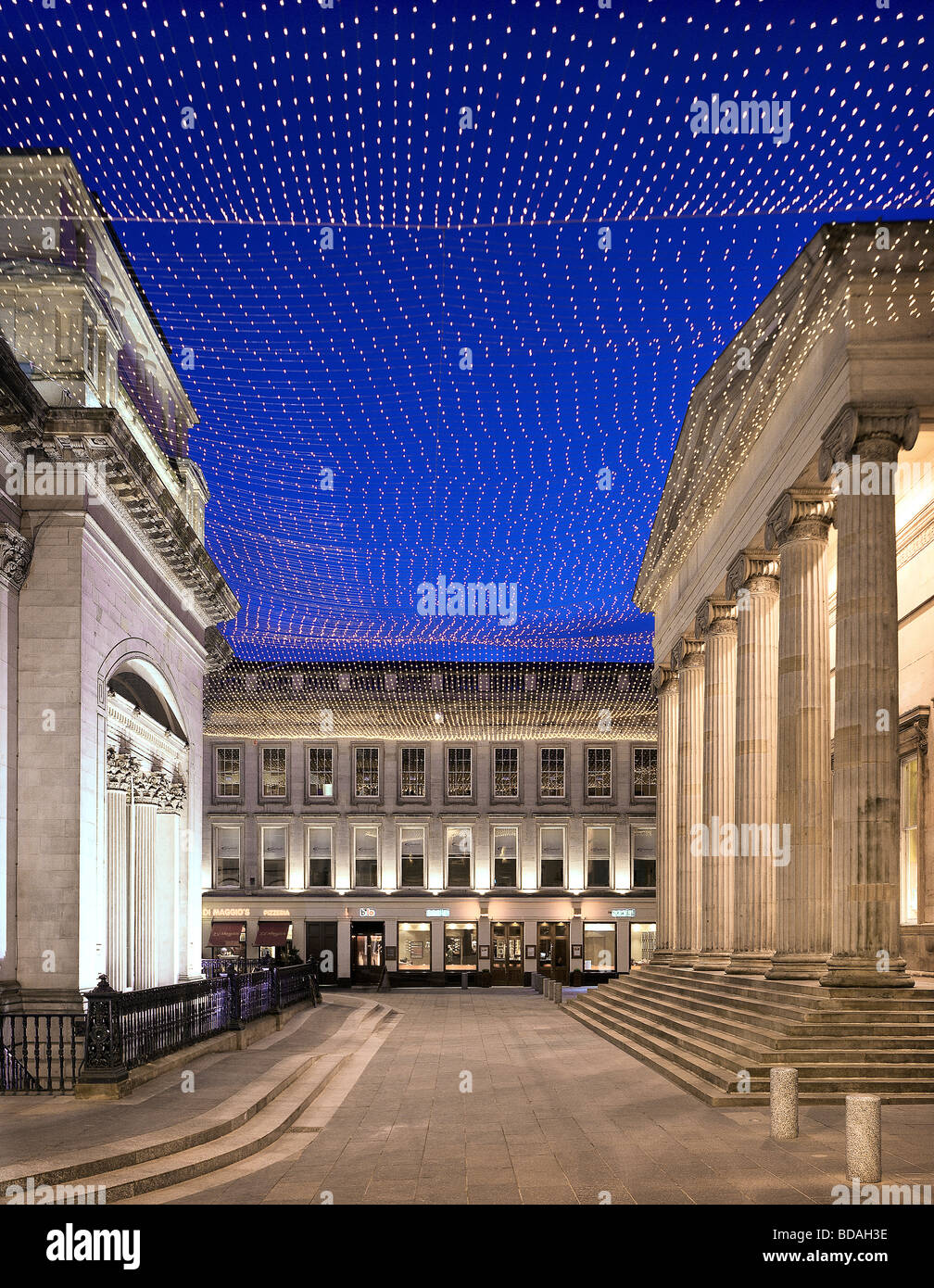 Royal Exchange Square in Glasgow in der Abenddämmerung. Stockfoto