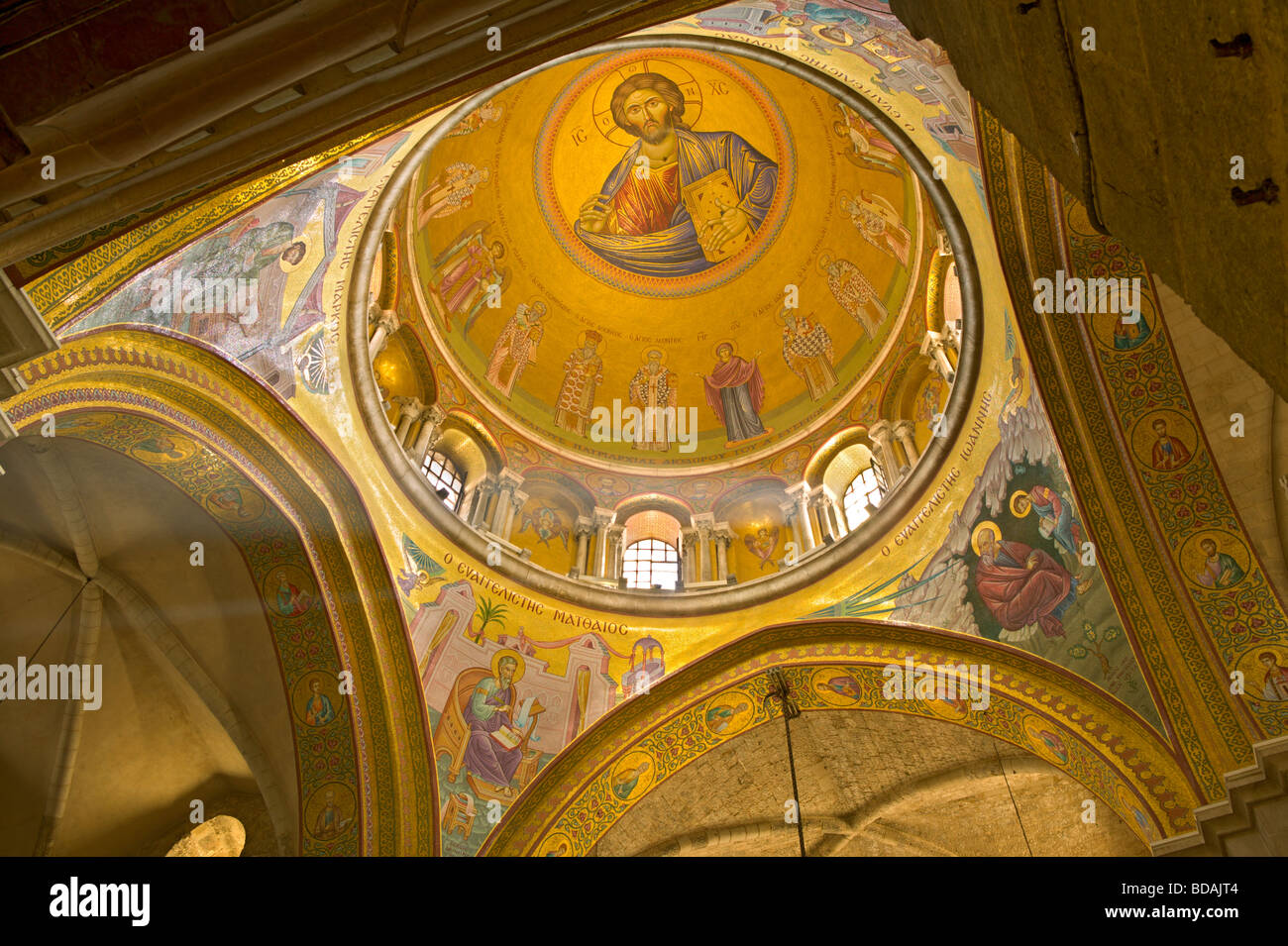 Detail der Decke der Kirche des Heiligen Grabes in Jerusalem. Die Website wird als Kalvarienberg verehrt, wo Jesus gekreuzigt wurde. Stockfoto