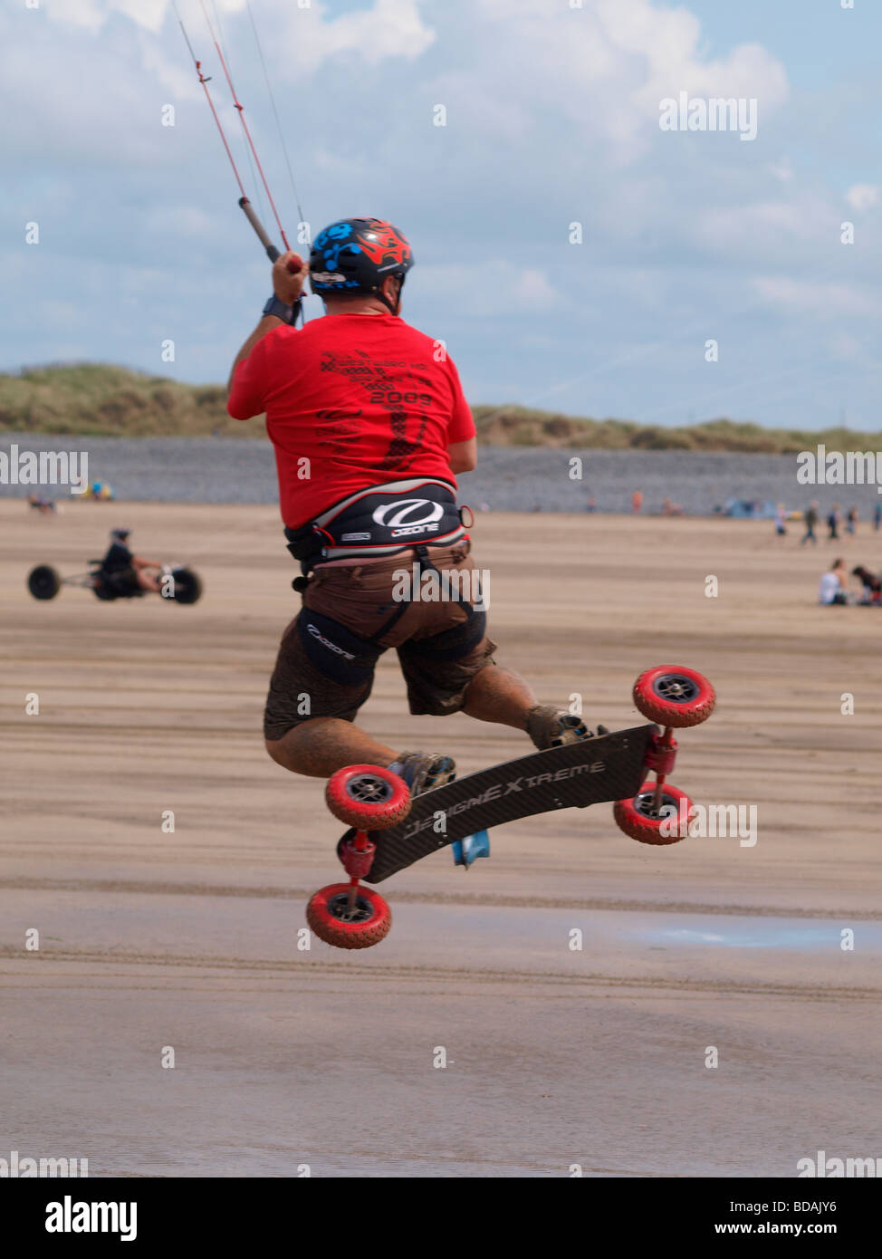 Kite skateboard -Fotos und -Bildmaterial in hoher Auflösung – Alamy