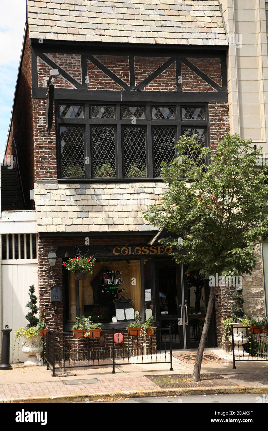 Das im Tudor-Stil erbaute Gebäude wurde jetzt zu einem Restaurant umgebaut. York Pennsylvania Stockfoto