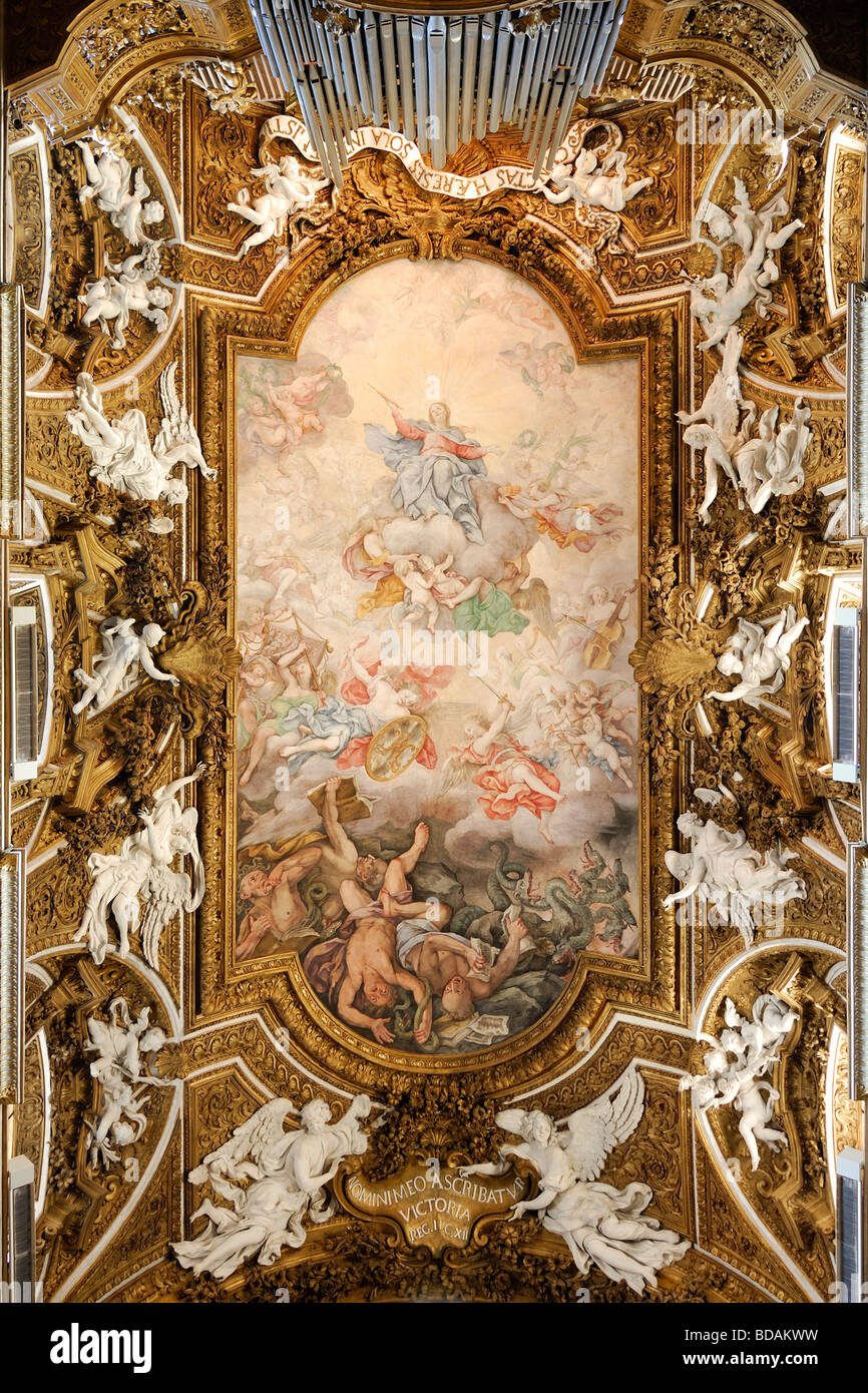 Rom Italien der kunstvoll verzierten Decke die Barockkirche Santa Maria della Vittoria Stockfoto