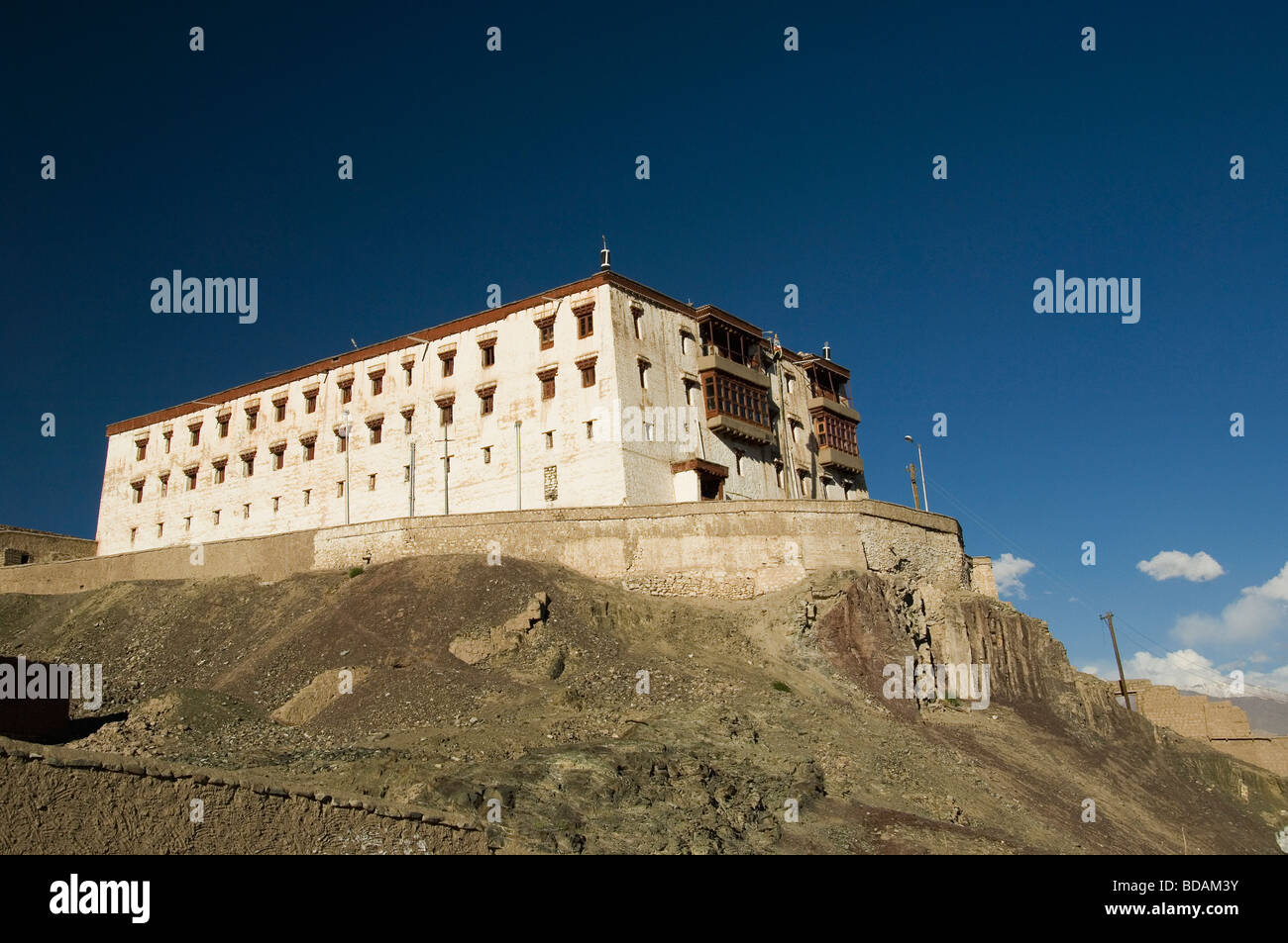 Kloster auf einem Hügel, Stok Kloster, Ladakh, Jammu und Kaschmir, Indien Stockfoto