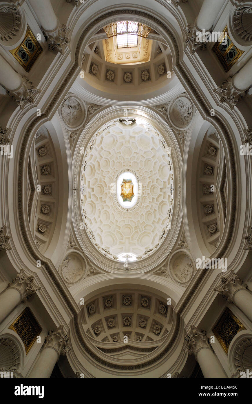 Rom Italien Decke der Kirche von San Carlo Alle Quattro Fontane von Francesco Borromini entworfen Stockfoto