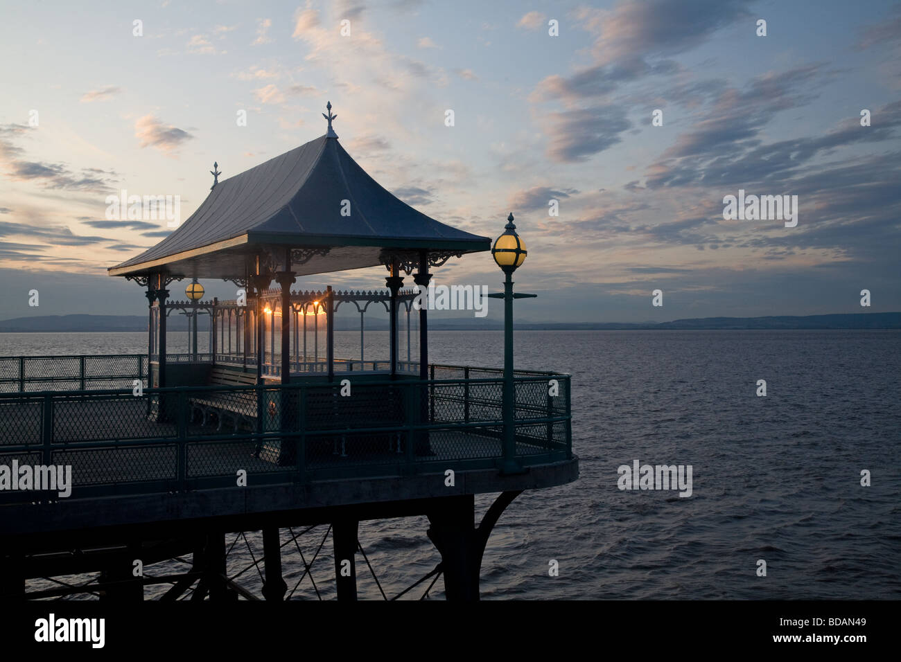 Clevedon Pier bei Sonnenuntergang, Clevedon, North Somerset, England, UK Stockfoto