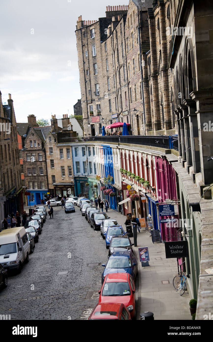 Victoria Street in Edinburgh, Schottland nach unten in Richtung der Grassmarket Stockfoto