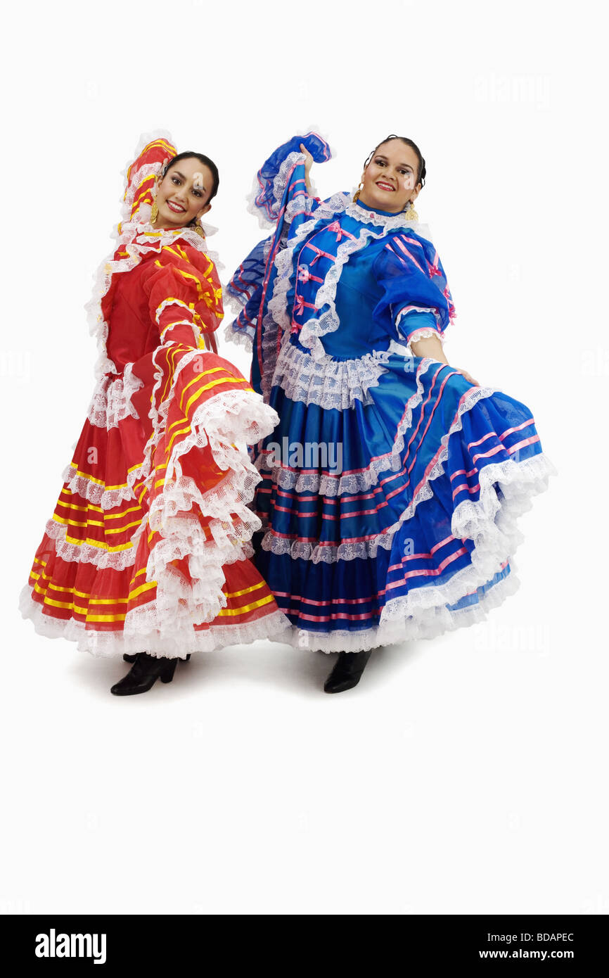 Porträt von zwei jungen Frauen tragen traditionelle Kleidung und Tanz Stockfoto