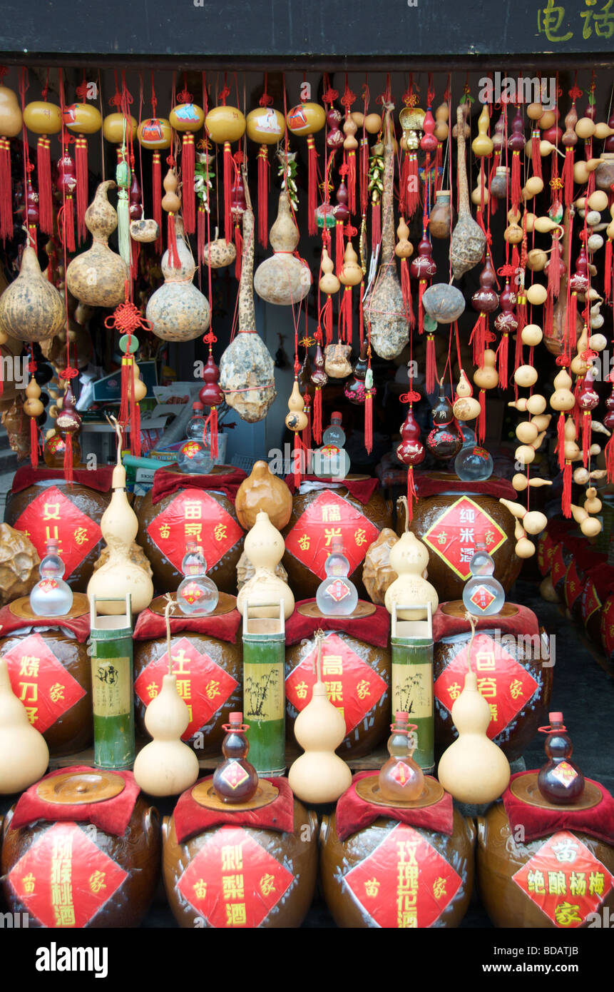 Hängende Gords und Verzierungen antiken Stadt Fenghuang Hunan China Stockfoto
