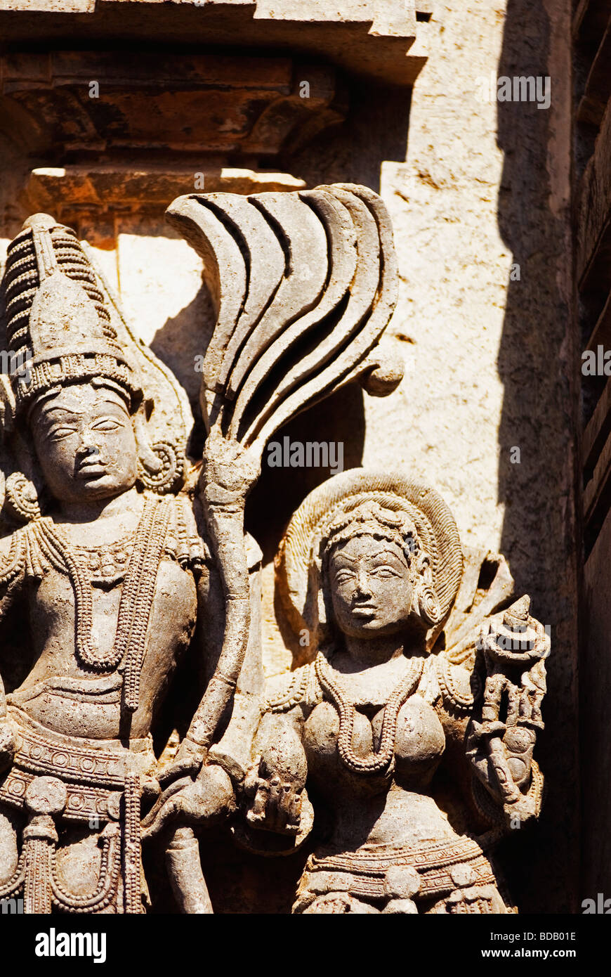 Bas-Relief auf einem Tempel, Dorasamudra, Hassan District, Karnataka, Indien Stockfoto