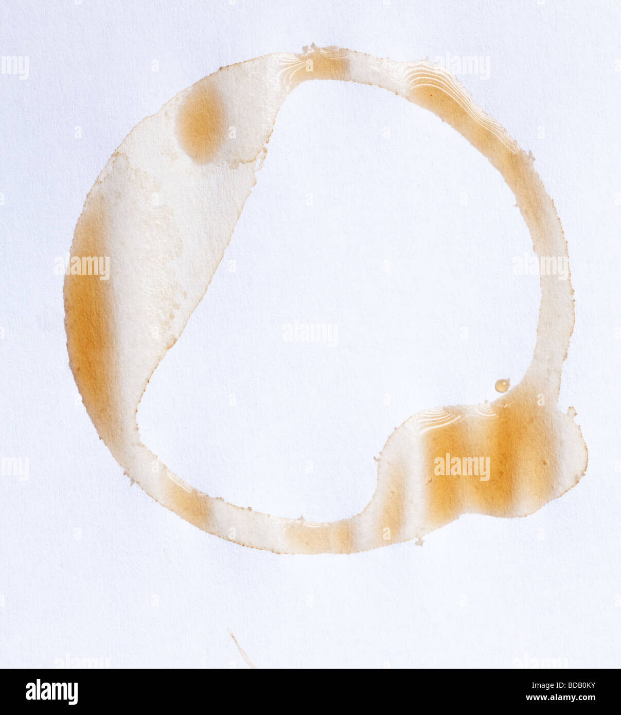 Kaffee Flecken auf weißem Papier Makroaufnahme Stockfoto