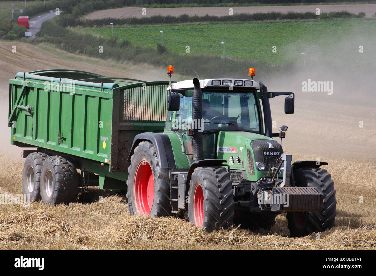 Traktor mit anhänger -Fotos und -Bildmaterial in hoher Auflösung – Alamy