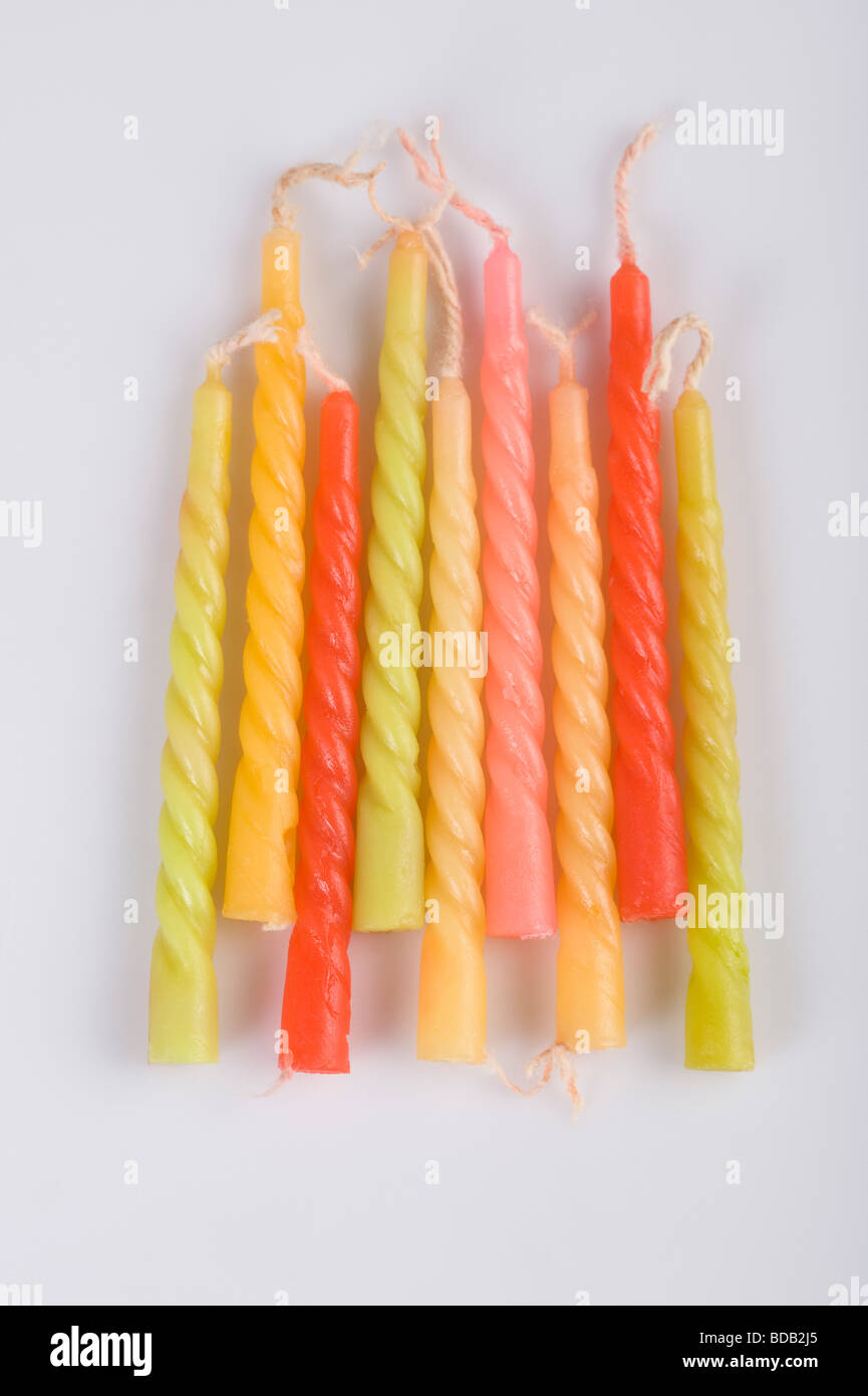 Bunte Geburtstagskerzen Stockfoto