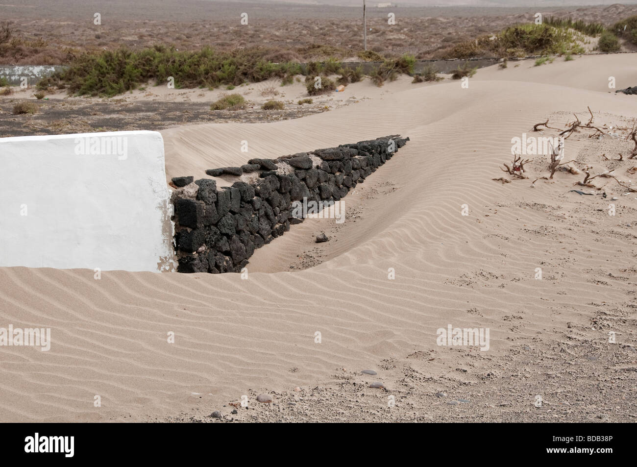 Der Wind geblasen Sand Wand abdecken.  Famara Lanzarote Kanarische Inseln Stockfoto