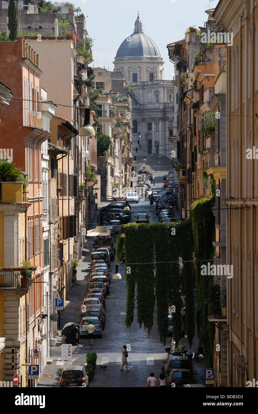 Rom Italien Blick hinunter via Panisperna Monti gegenüber der Basilika Santa Maria Maggiore Stockfoto