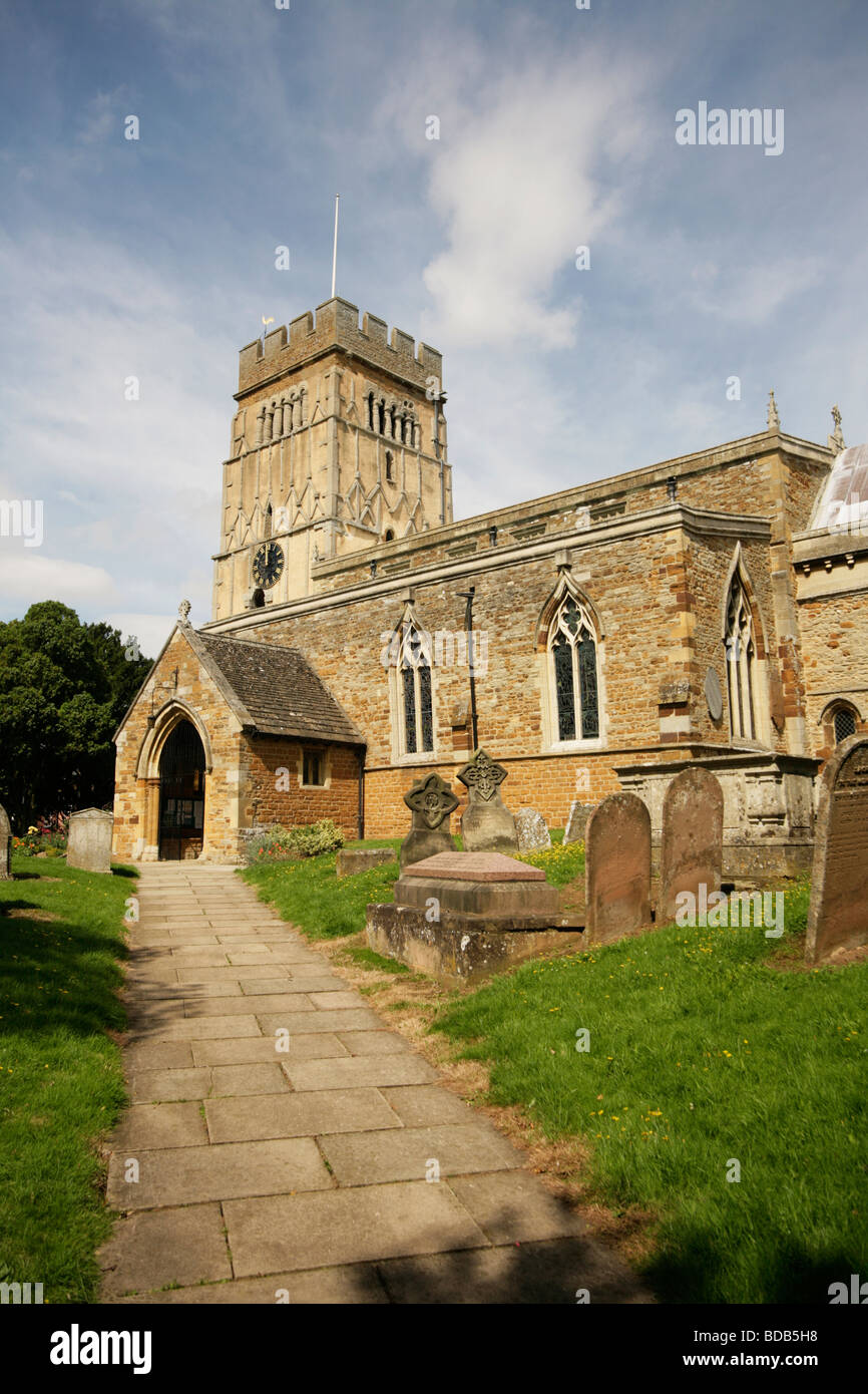 Earls Barton Kirche mit ca. 10. Jahrhundert spät sächsische Turm Northamptonshire Stockfoto