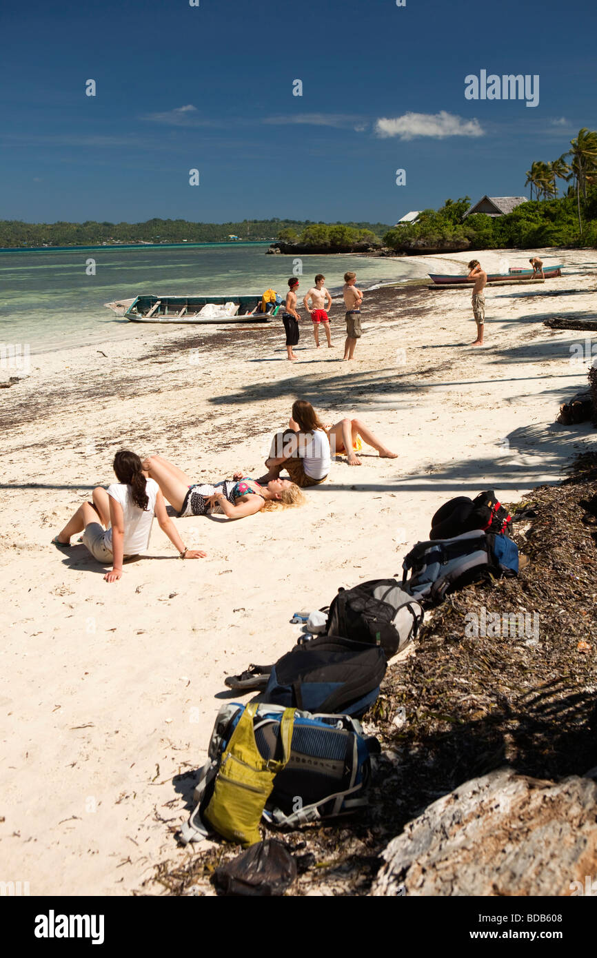 Indonesien Sulawesi Hoga Insel Betrieb Wallacea Freiwilligen Entspannung am Strand Stockfoto