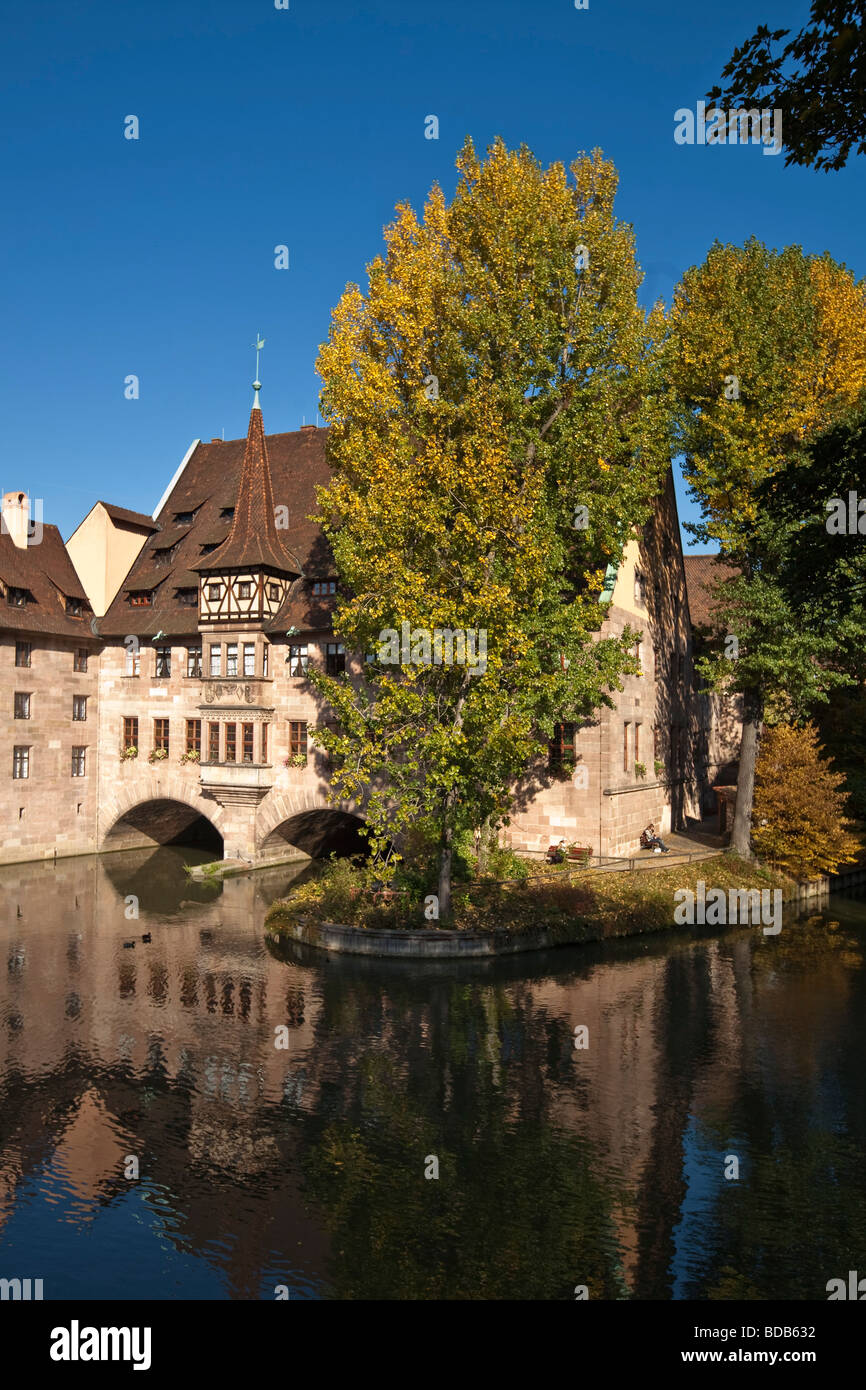 Alte Stadt Zentrum von Nürnberg im Herbst Heilig-Geist-Spital-Flusses Pregnitz Nürnberg Nuernberg Deutschland Stockfoto