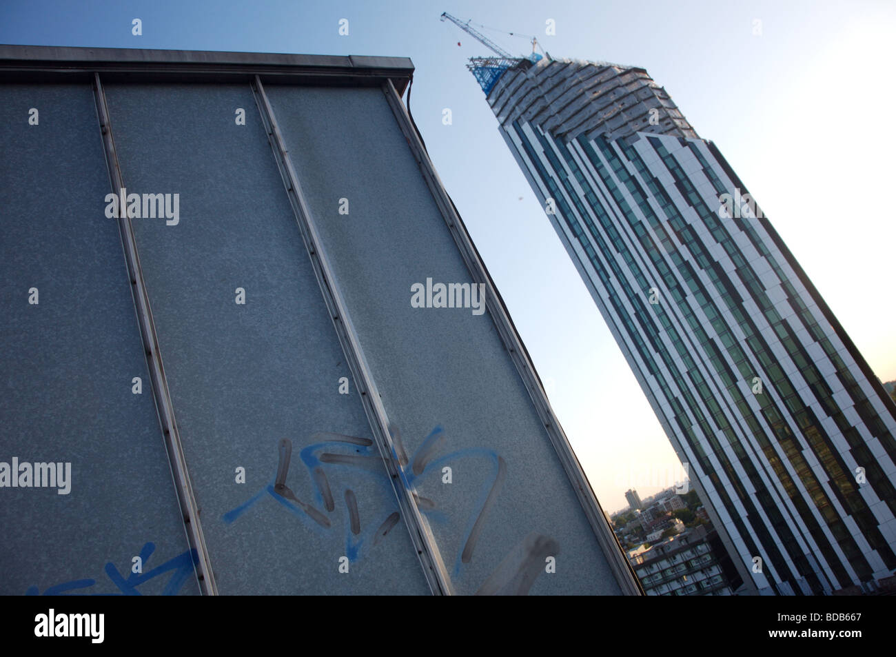 Ansicht der Schichten, die Gebäude im Bau, vom Dach auf New Kent Road Stockfoto