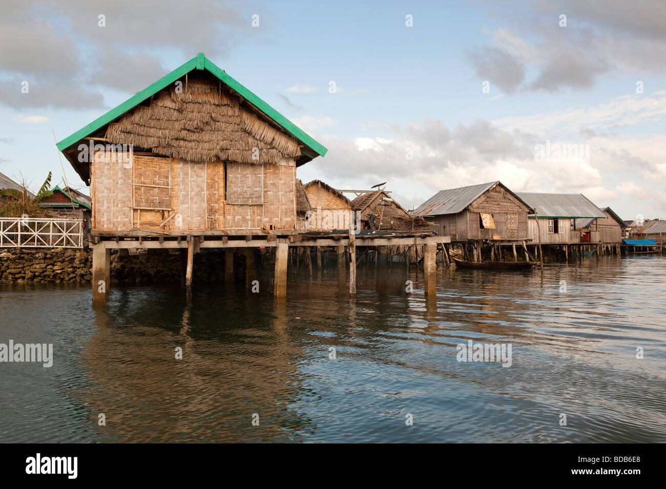 Indonesien Sulawesi Wakatobi National Park Kaledupa Insel Sampela Bajo Meer Zigeuner Dorfhäuser Stockfoto