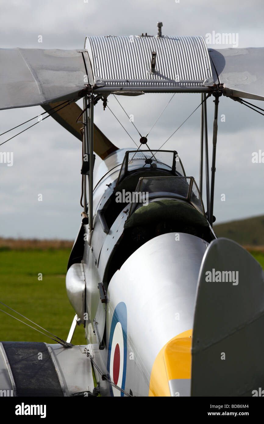 Ein Vintage Tiger Moth Doppeldecker auf Compton Abbas Flugplatz in Dorset in England Stockfoto