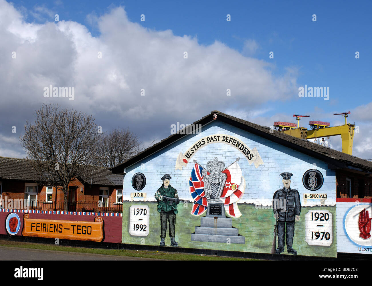 Loyalist Wandbilder, Newtownards Straße, East Belfast, Belfast, Nordirland, Vereinigtes Königreich. Stockfoto