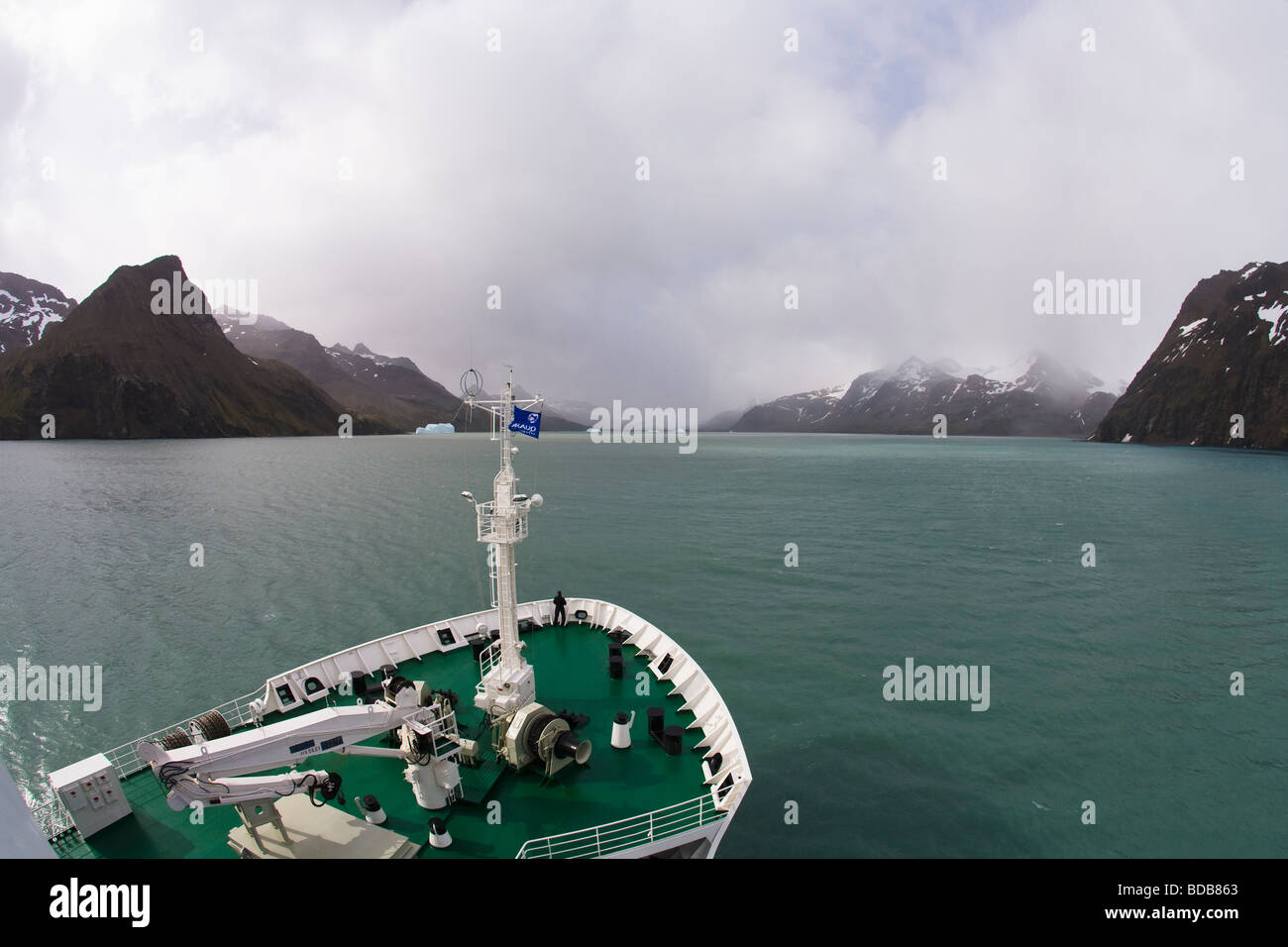 Akademik Sergey Vavilov Antarktis Kreuzfahrtschiff segelt in Fortuna Bay South Georgia Antarktis Stockfoto